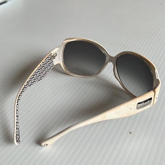 Coach Women Sunglass Mimi In Near New Condition. - Picture 4 of 6